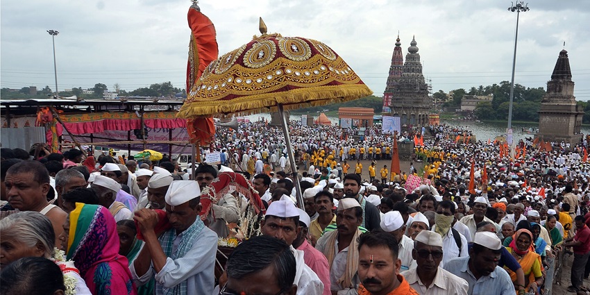 Devotional art and practices of Maharashtra's Bhakti tradition showcasing faith and culture