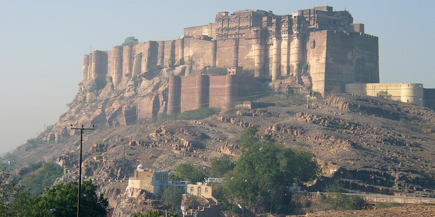 Architecture of Ratangarh Fort in Jodhpur from a distance.