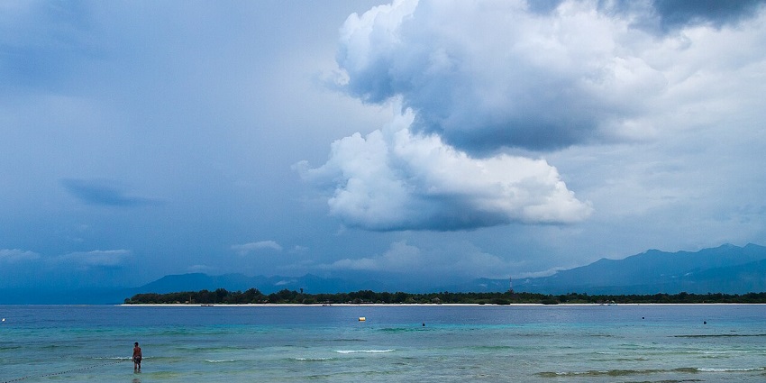 Clouds looming over the picturesque shores of Gili islands