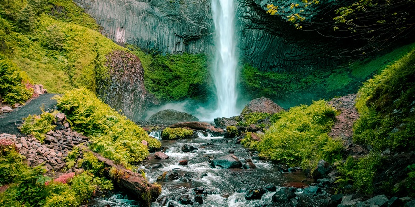 Picturesque view of the waterfall offering a enchanting escape to all nature lovers.