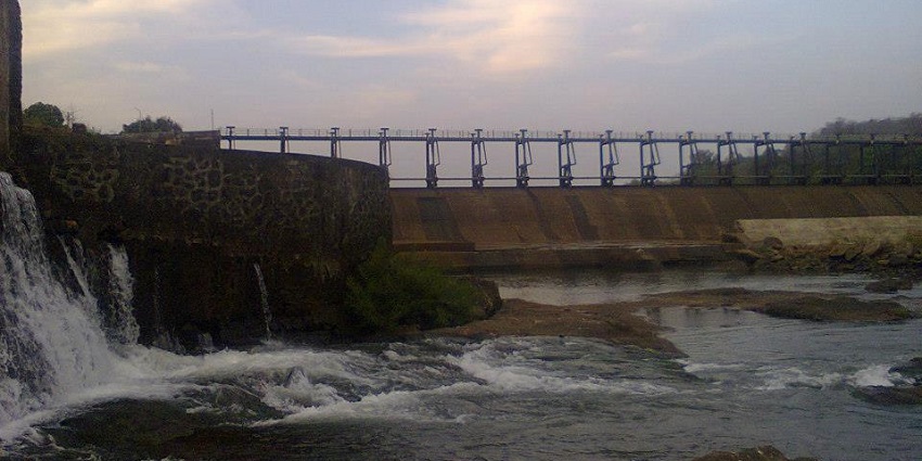 A view of Kolad Dam, ideal to perform water sports.