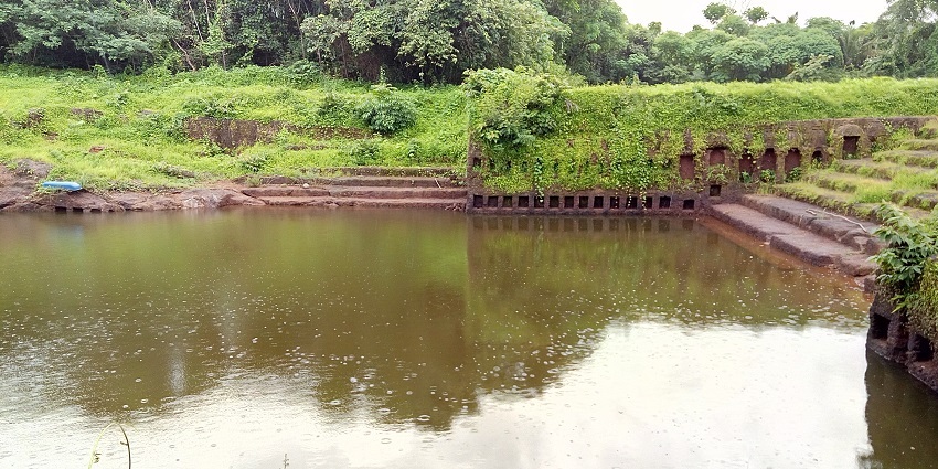 A water tank at Saptakoteshwar Temple.