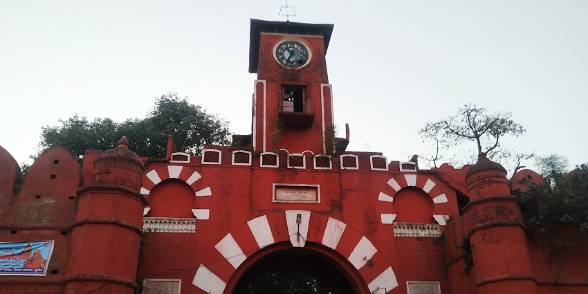 red brick walls of the Munger Fort
