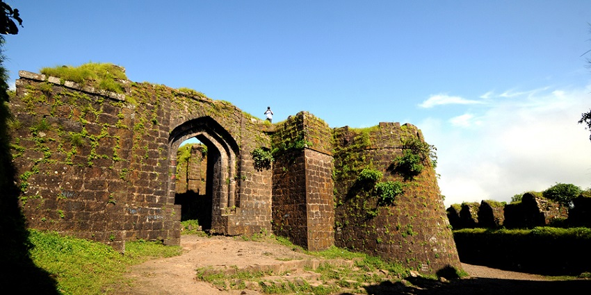 Amravati Fort is easy to climb and is one of the best places to visit with family.