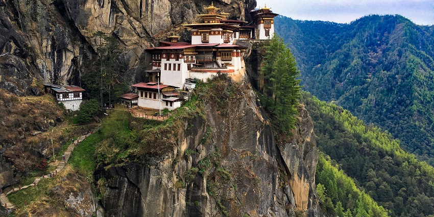 There are many factors to consider while visiting Spituk Monastery in Leh.