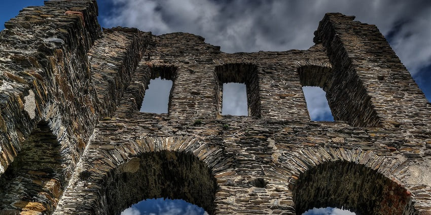 Stunning view of a tall wall of the fort from a low angle