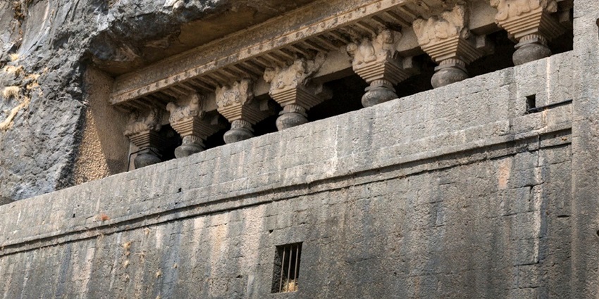 Ancient Buddhist caves with greenery, Important tips when visiting Lenyadri Caves.