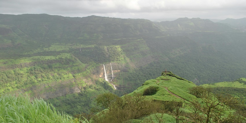 When visiting Sandhan Valley in the rainy season wear waterproof gear, proper shoes, and hydration