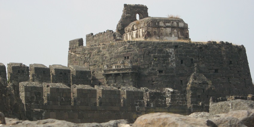 Carry all the essentials when visiting Antur Fort, Maharashtra