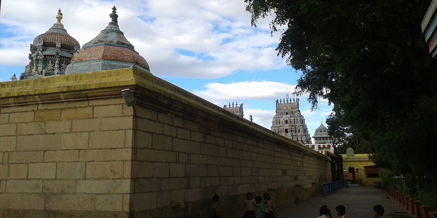 Walls of Perur temple.