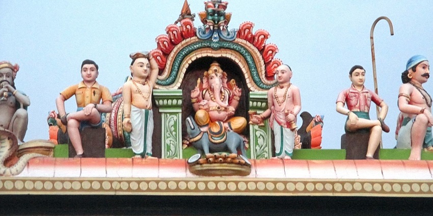 View of carvings in the walls of the Magudeswarar Temple