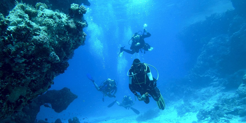 Image of people scuba diving - Ensure safety and preparation before scuba diving
