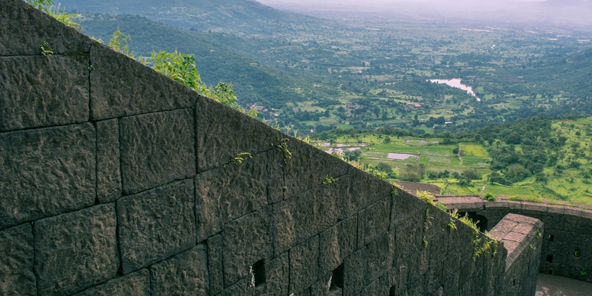 When visiting Sankshi Fort Maharashtra wear sturdy shoes, bring water, snacks, sunscreen, and a first aid kit for a safe hike