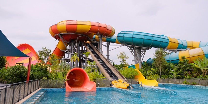 An image of the water slides and rides like the ones at the Ozone Wonderland