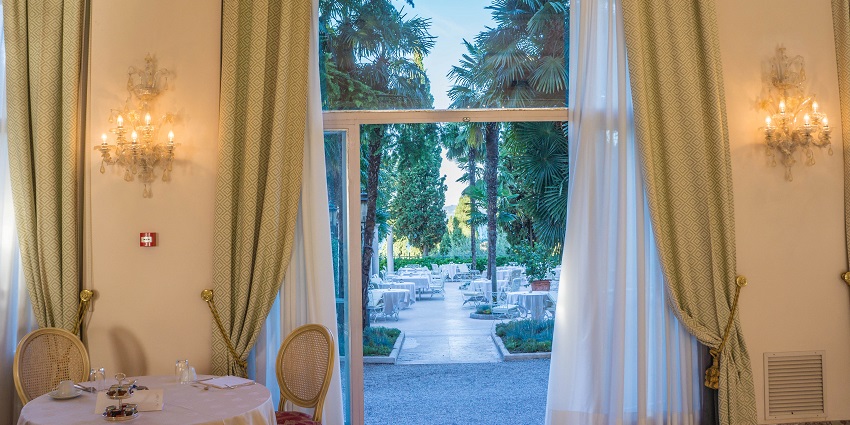 PP Food Lounge and Banquet Hall offer delicious food options.