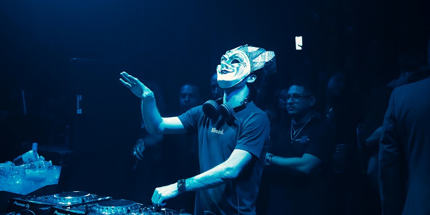 Paara Nightclub lets the visitors get into the vibe of nightlife in Chandigarh.