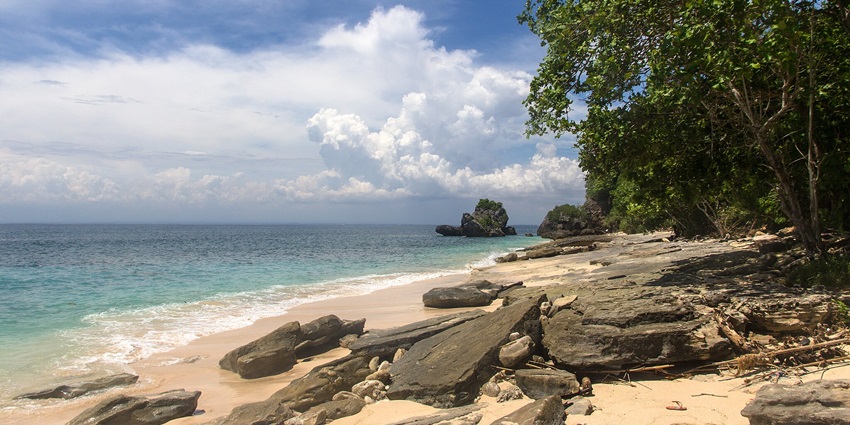 An image showcasing the stunning sunset at Padang Padang Beach.