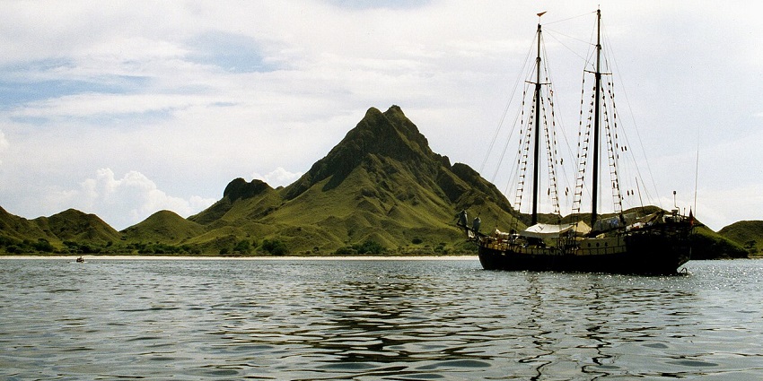 A beautiful picture of Padar Island, a paradise for trekkers and photographers.