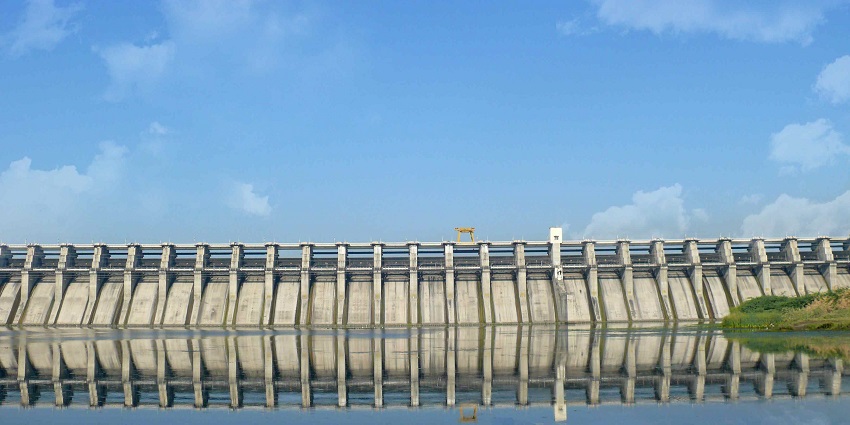 An image of Paithan Dam, one of the best tourist attractions near Aurangabad, Maharashtra.