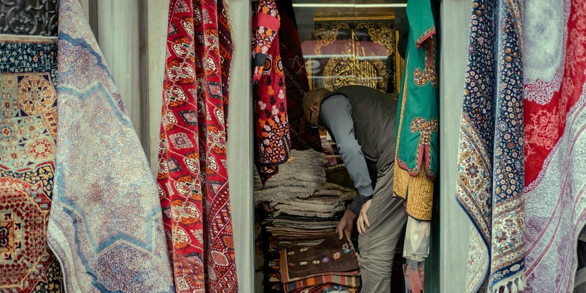 Silk shopping in Aurangabad at Paithani silk weaving centre - shopping in Aurangabad.