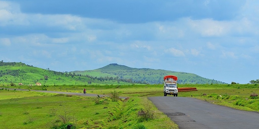 A scenic view of Pal Taluka lush fields which is one of the vibrant places to visit in Karad.