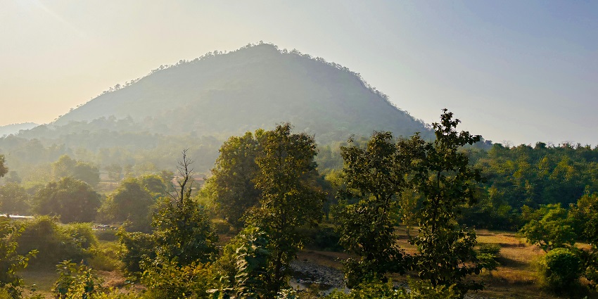 Mountain of Sutarpada, Palghar - one of the best places near Mumbai for weekend.
