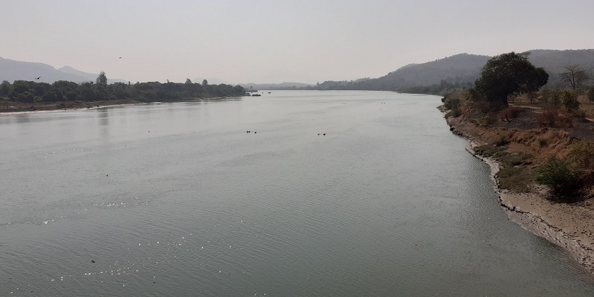 A serene river of Palghar, one of the famous places to visit near Mumbai in April.