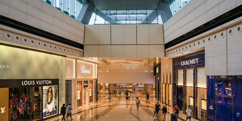Multiple stores at Palladium Mall, Mumbai’s most luxurious mall with diverse options.