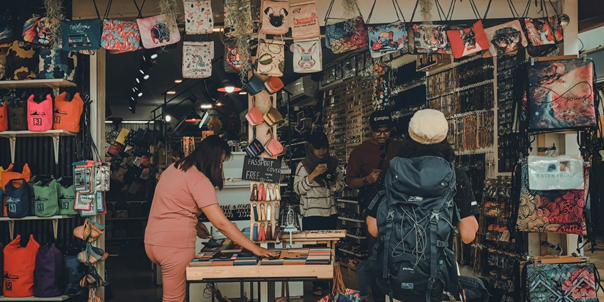 Palolem Market is one of the best places to visit near Agonda Beach for travellers.