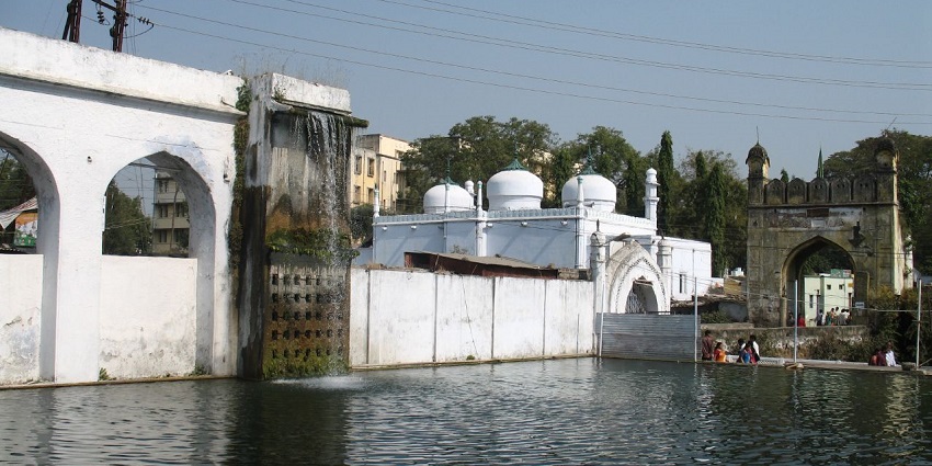 Panchakki Fountain, a famous destination near Aurangabad Fort, featuring historical architecture.