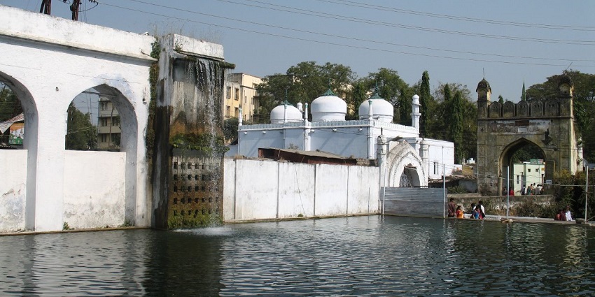 Panchakki is a historic water mill that is one of the places to see in Aurangabad at night