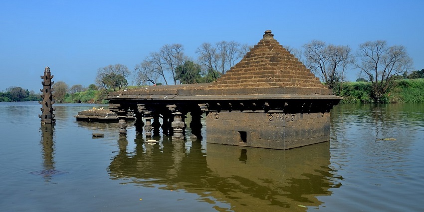An image of Panchganga Temple which is one of tye famous tourist attractions.