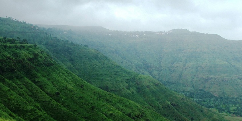Panchgani hill station is one of the best places to visit in Maharashtra in June month.