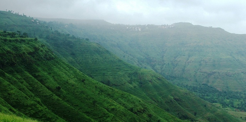 A beautiful picture showing the Panchgani’s land–the best places to visit near Mumbai.