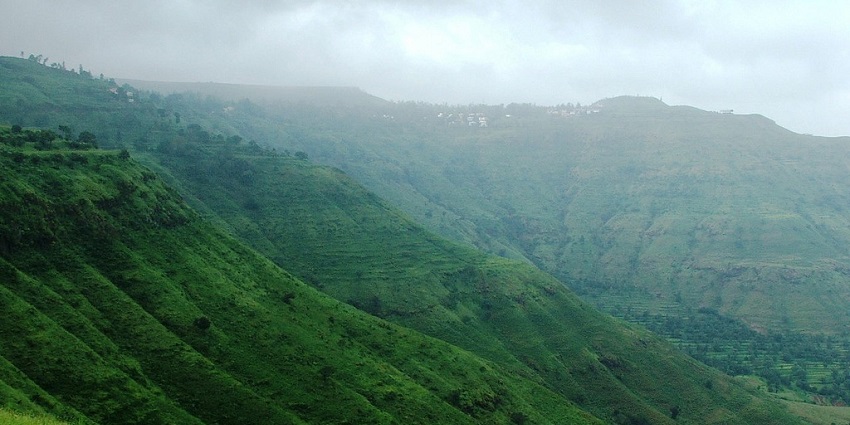 Panchgani, a hill station, is among the best places to visit in Maharashtra in December.