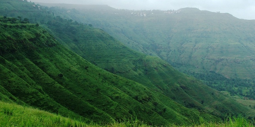 Panchgani Hill view, a popular place near Vajrai Waterfalls, with greenery.