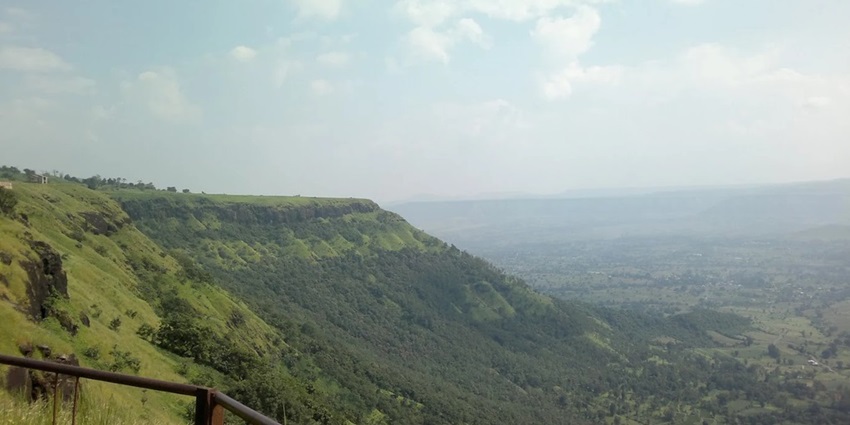 Natural landscape of Panchgani Hills, full of greenery and ideal for camping in Palghar.