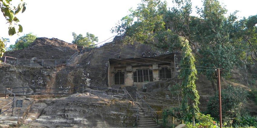 A glimpse of the rustic Pandavaas Caves, one of the quaint places to visit in Chiplun.