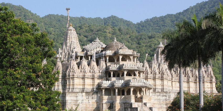 Pandupol Hanuman Temple combines Mahabharata lore and beauty.