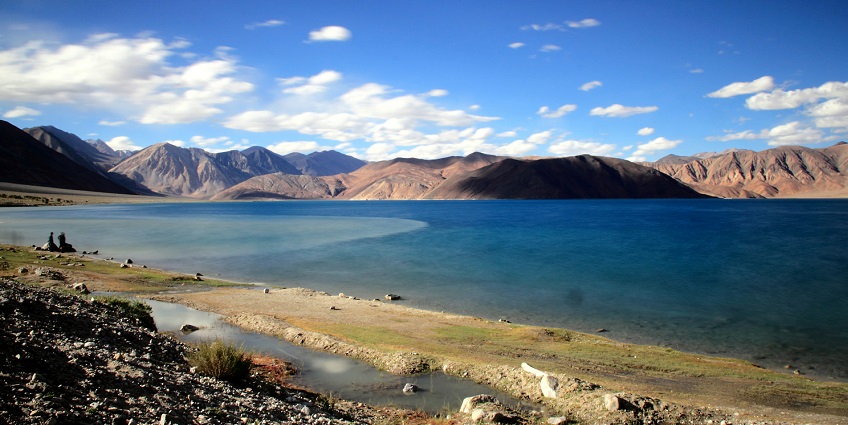 A breathtaking view of Pangong Tso, perfect for paragliding in Ladakh's beauty.