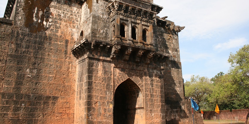 A glimpse of the iconic Panhala Fort exuding old-world charm and architectural beauty.