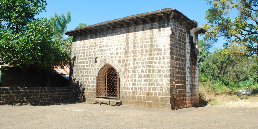 A glimpse of the historic Panhala Fort, a famous attraction in Maharashtra.