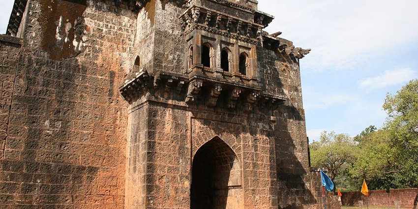 Panhala Fort is one of the historic places to visit near Balumama Temple for tourists.