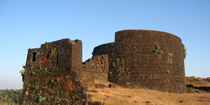 A picture of the historical Panhala Fort, one of the best places to visit near Sangli.