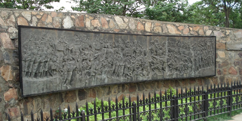 A picture of a war memorial in the scenic historical city of Panipat with a mural placed on display.