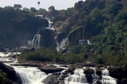 The beautiful Papanasam Waterfalls, the twin brother of Banatheertham Falls