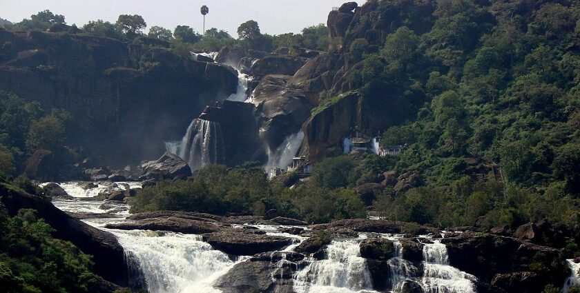 The beautiful Papanasam Waterfalls, the twin brother of Banatheertham Falls