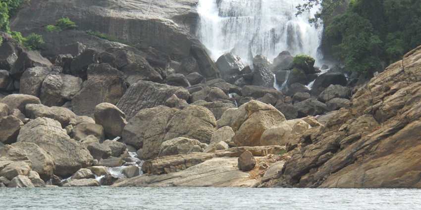 A glimpse of the Papanasam, one of the mesmerising places to visit near Velankanni.