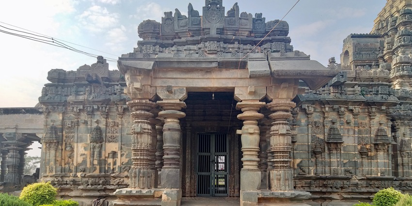 Papnash Mahadev Swami Temple is a revered temple, attracting a lot of pilgrims every day.