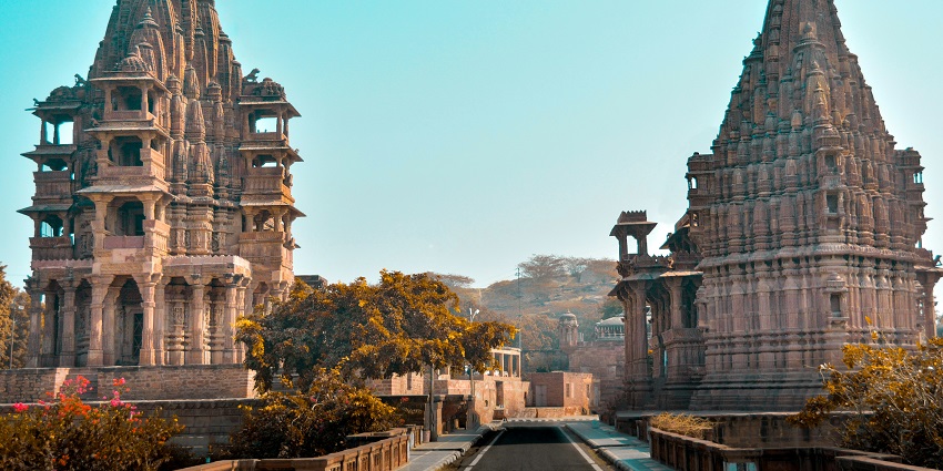 Parli Vaijnath Temple is a serene land that is surrounded by hillocks and a peaceful ambience